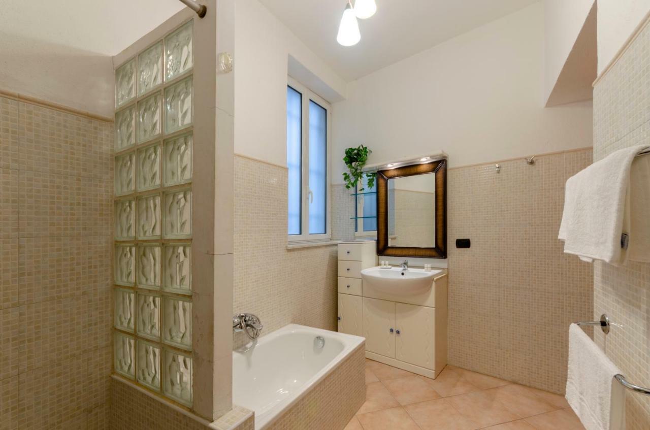 Joivy Warm Family Apt Near Porto Antico Apartment Genoa Exterior photo